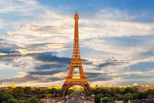 Sagittarius 2022 Eiffel Tower Paris Study Abroad!